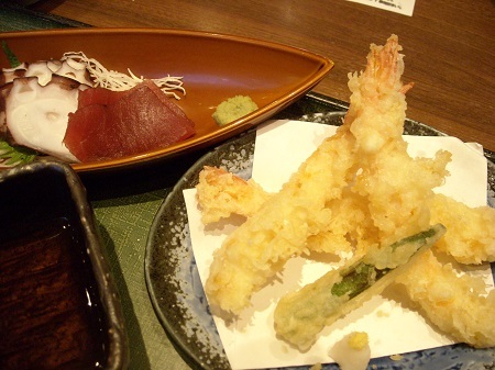 嘉文ランチ　海老の天ぷらと刺身