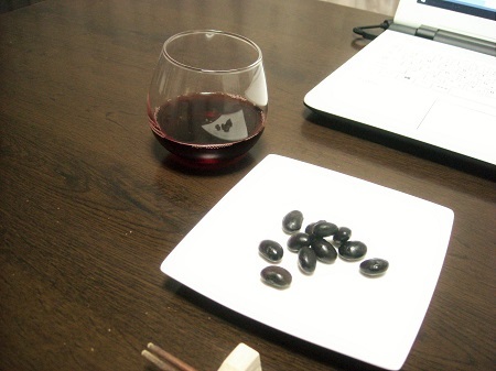 赤ワインと黒豆